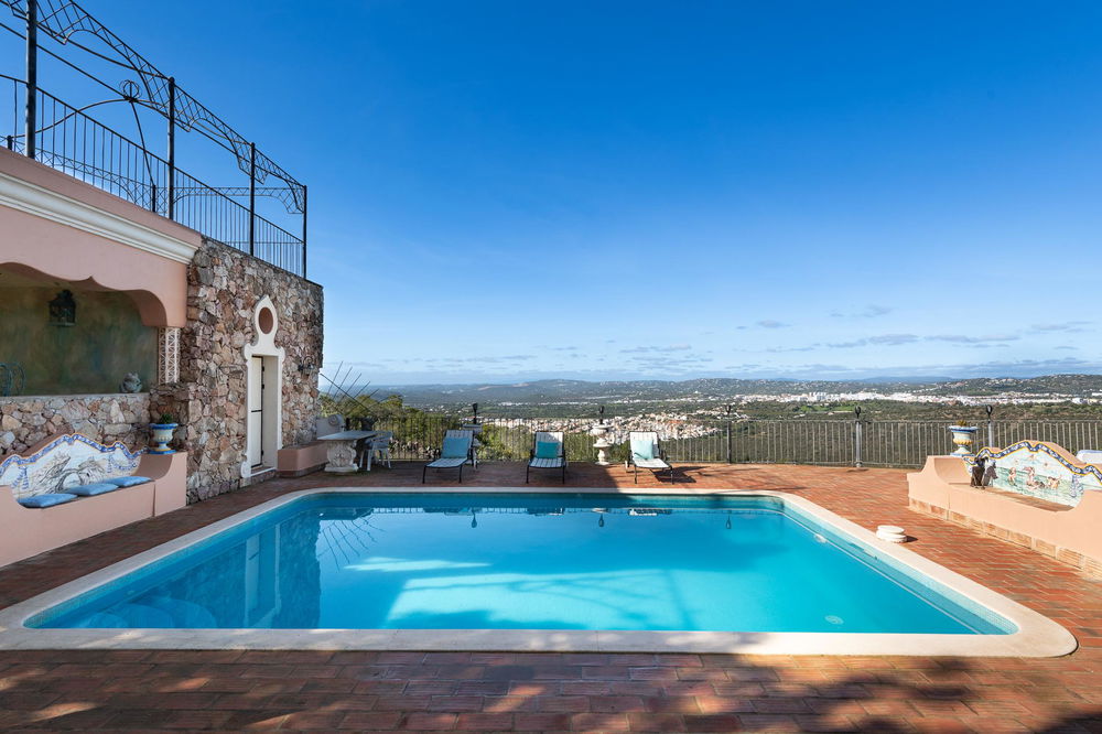 A One-of-a-Kind Villa with Panoramic Views and Timeless Mediterranean Charm 3815512762