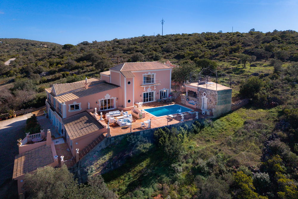 A One-of-a-Kind Villa with Panoramic Views and Timeless Mediterranean Charm 3815512762