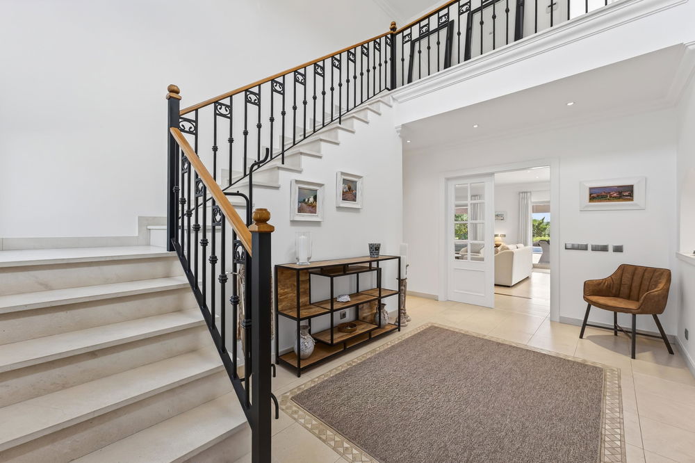 This exquisite four-bedroom en-suite villa is far more than a homeit is a sanctuary of peace and comfort , near the center of Santa Barbara de Nexe. 3634352164