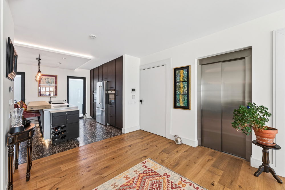 Nestled in the tranquil hills of Santa Bárbara; a contempory villa designed by renowned architect Jutta Hoehn offers a panoramic views of both the Algarve coastline and the surrounding countryside 3996654302