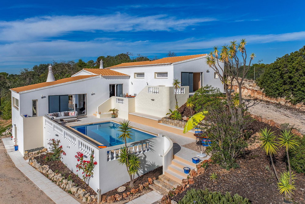 Your sun-drenched oasis of peace on the heights of Boliqueime, just minutes from Vilamoura 66279475