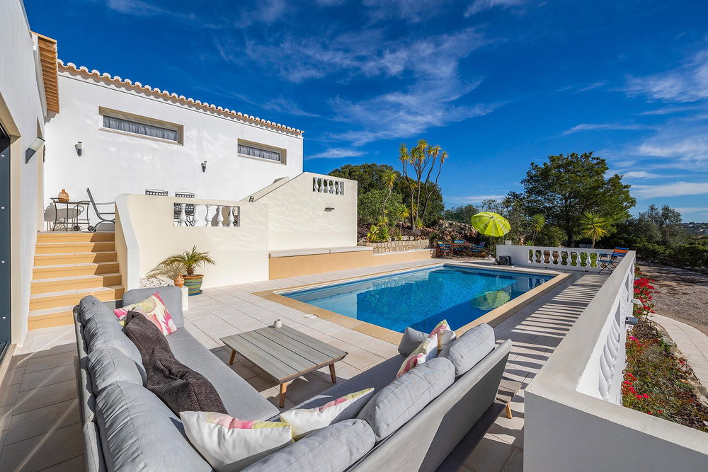 Your sun-drenched oasis of peace on the heights of Boliqueime, just minutes from Vilamoura 66279475