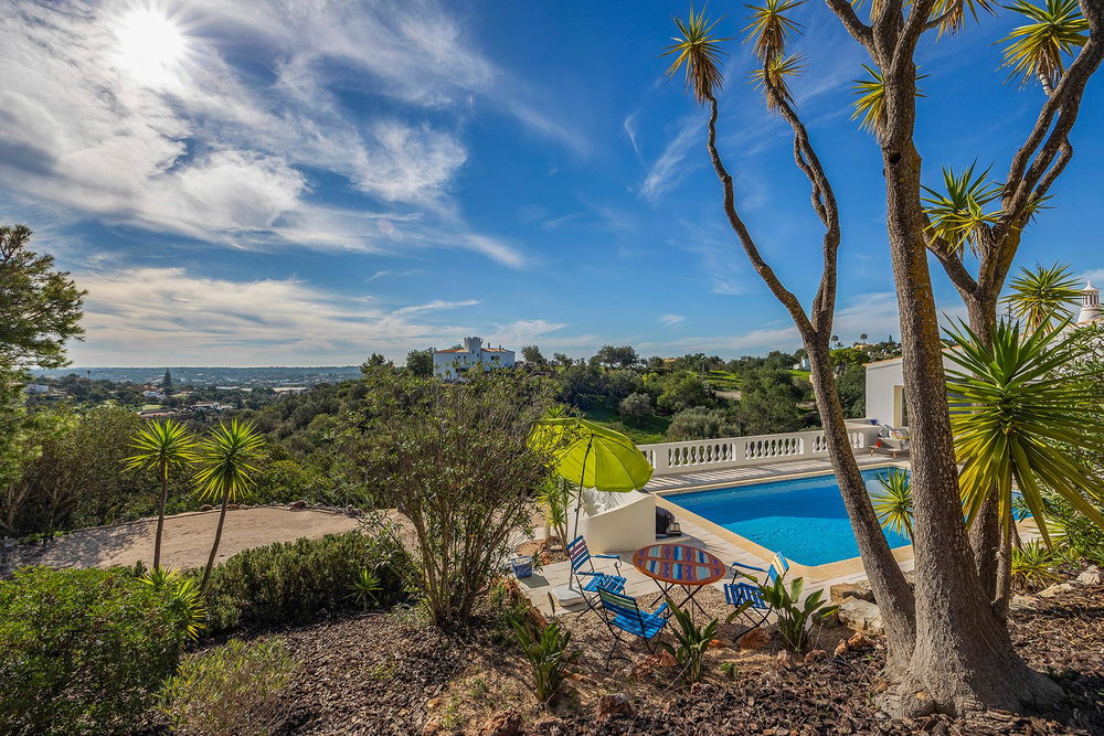 Your sun-drenched oasis of peace on the heights of Boliqueime, just minutes from Vilamoura 66279475