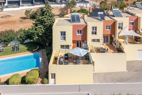 Beautiful 3-Façade Townhouse with Pool Access and Modern Comforts in Almancil 3827319228