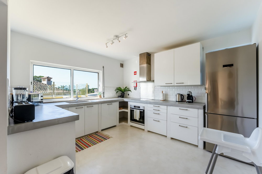 Beautiful 3-Façade Townhouse with Pool Access and Modern Comforts in Almancil 3827319228