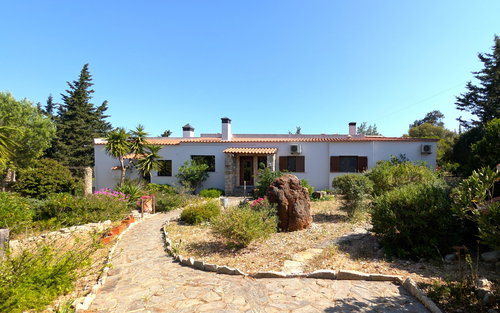 Single storey villa with 4 ensuite bedrooms nestled in the hills of Santa Bárbara de Nexe 1514185591