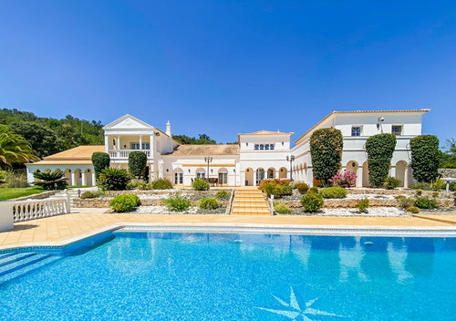 A Timeless Estate of Elegance, Privacy, and Serenity between Estoi and Santa Barbara de Nexe with an astonishing sea view. 306651380