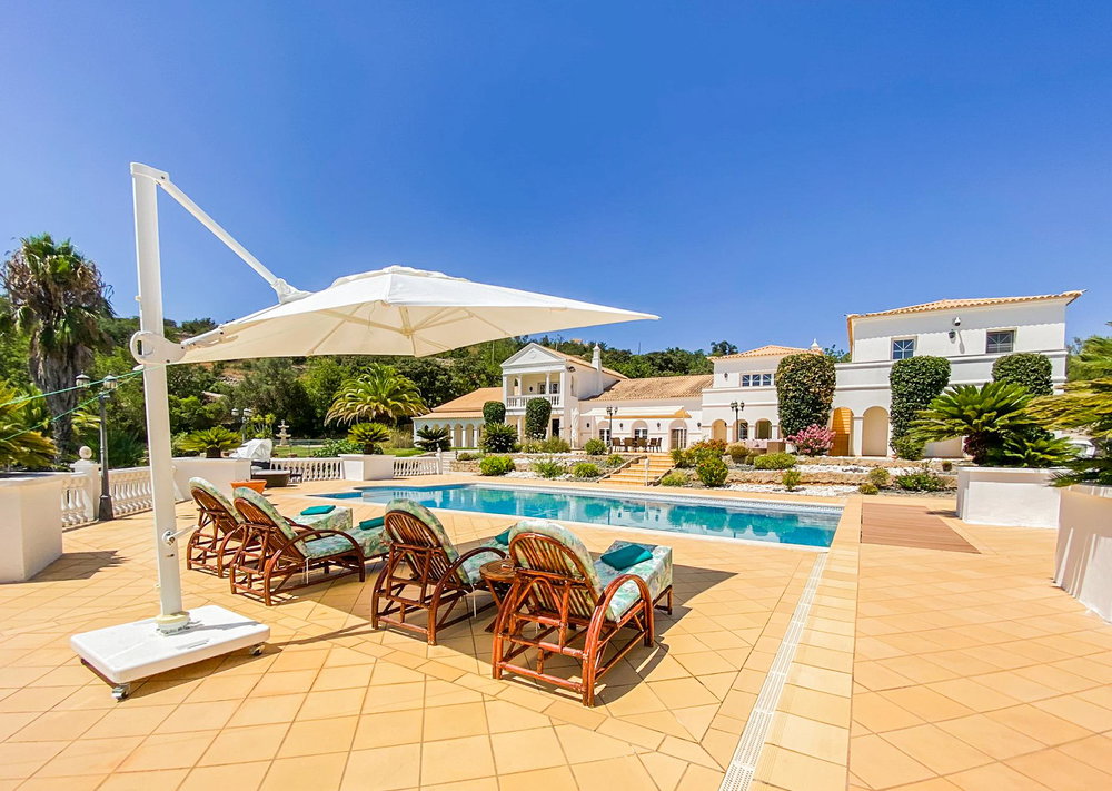 A Timeless Estate of Elegance, Privacy, and Serenity between Estoi and Santa Barbara de Nexe with an astonishing sea view. 306651380