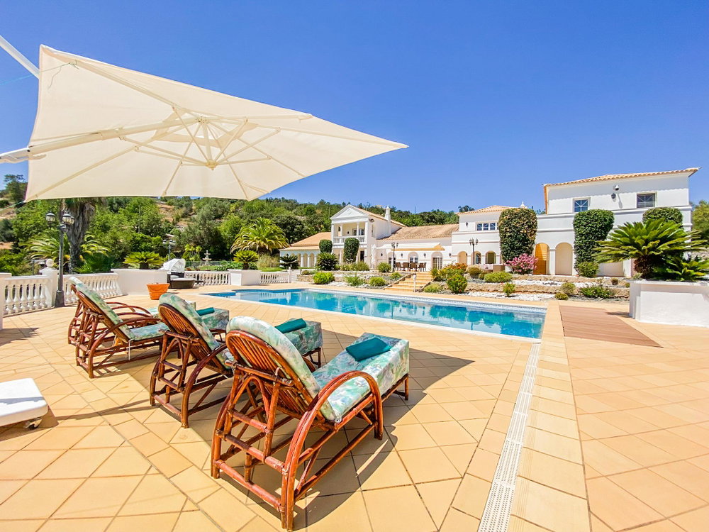 A Timeless Estate of Elegance, Privacy, and Serenity between Estoi and Santa Barbara de Nexe with an astonishing sea view. 306651380