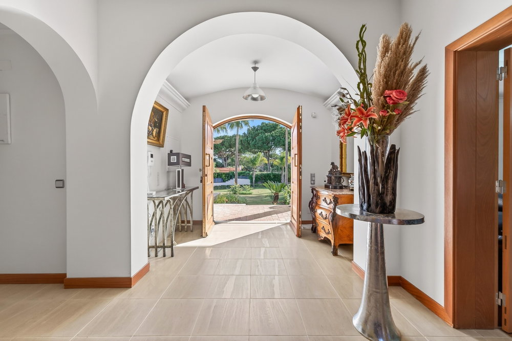 4 bedroom villa on a plot of 4890m2, in Valverde, near Quinta do Lago in a quiet area , very private and with a magical garden 2297508652