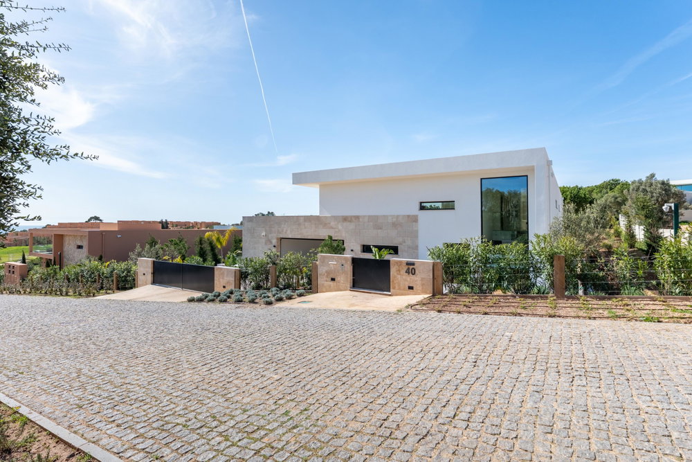 4 bedroom contemporary villa with golf and ocean views on Palmares golf course Lagos Algarve 2404612475