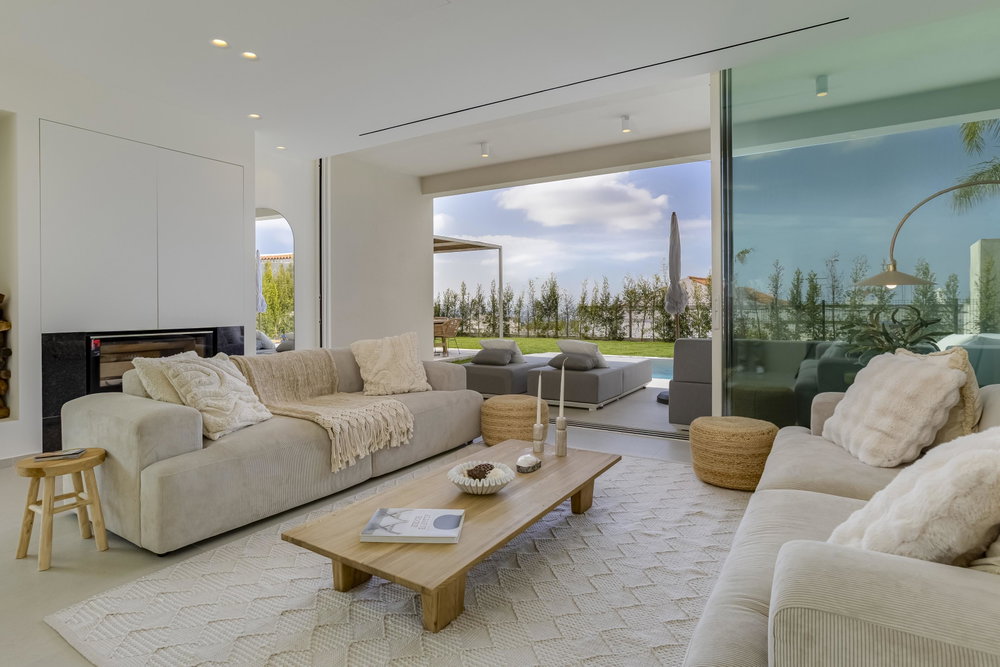 Newbuilt south facing Mediterranean style 3-bedroom villa close to the center of Santa Bárbara de Nexe – sold fully furnished 3610768464
