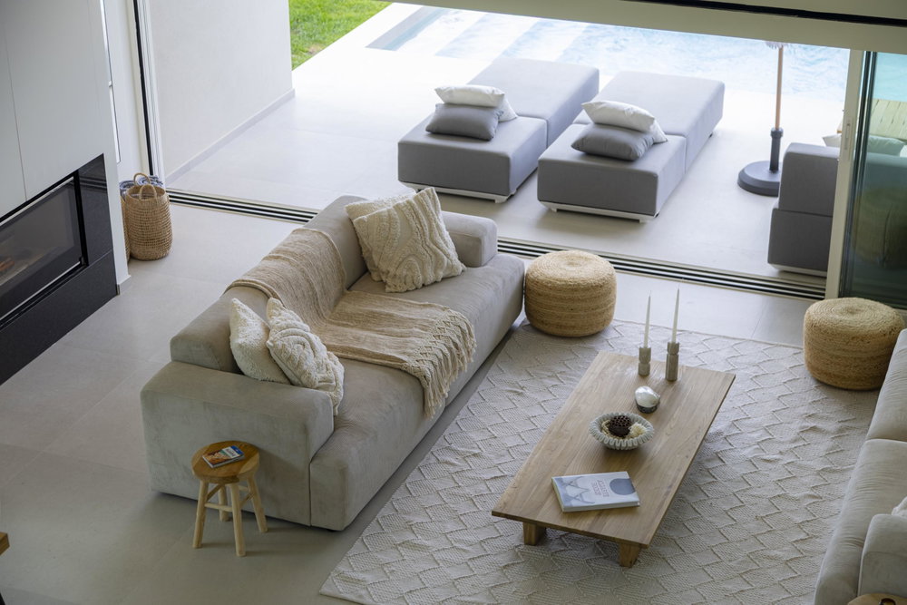 Newbuilt south facing Mediterranean style 3-bedroom villa close to the center of Santa Bárbara de Nexe – sold fully furnished 3610768464