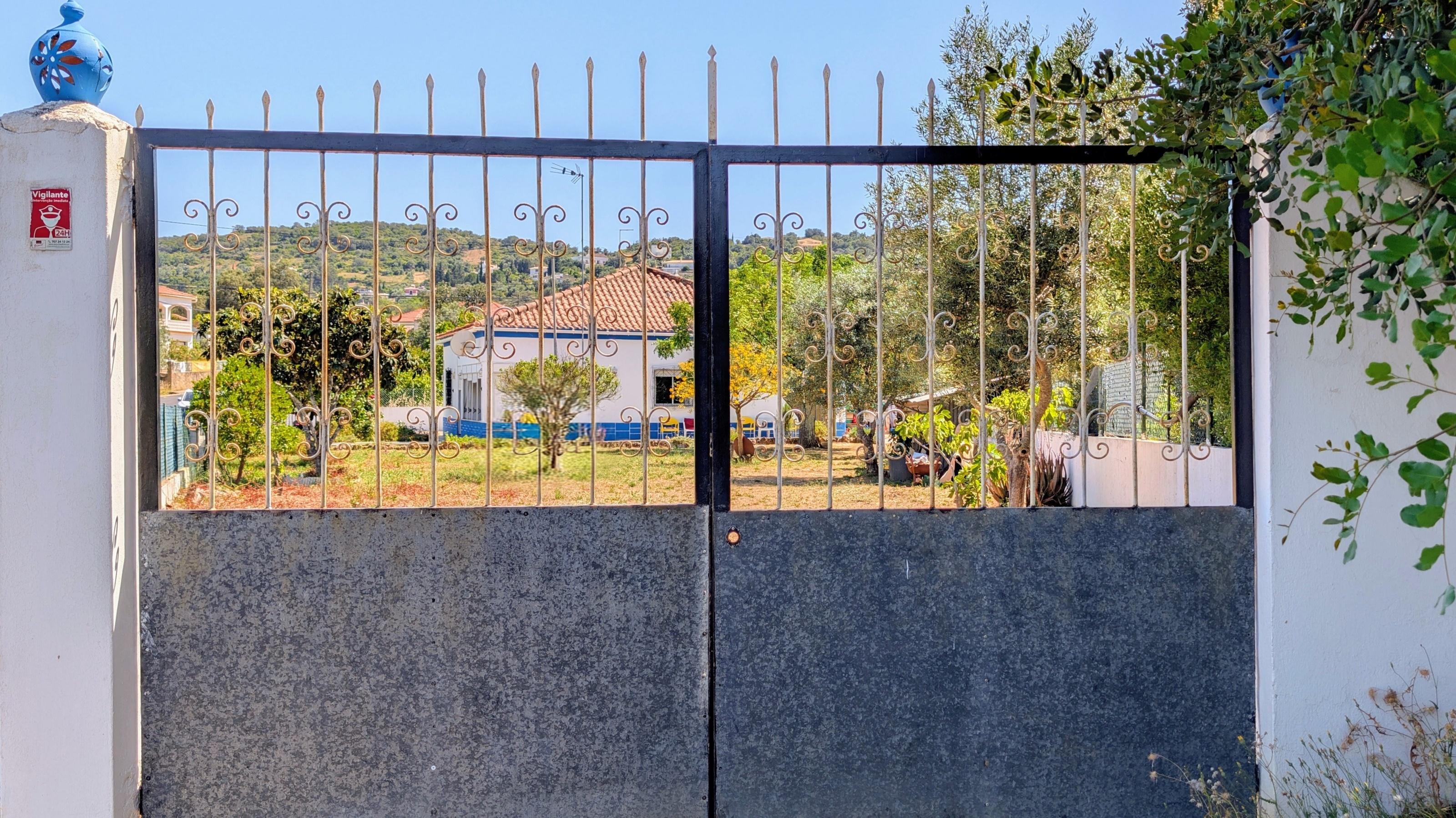 Single-storey village house with 3 bedrooms on the outskirts of São Brás de Alportel