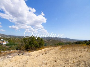 On the gentle hills of Santa Barbara, with a sea view to the East, a plot of 6240 m2 , completely fenced with 2 ruins on it… quietness guaranteed 3919924946