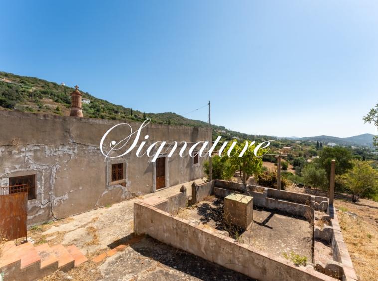 EXCEPTIONAL: one of the last remaining ruins in the Canal area of Santa Barbara de Nexe, in good condition and sitting on a spacious plot, offering breathtaking sea views and proximity to the heart of Santa Barbara de Nexe. 932706472