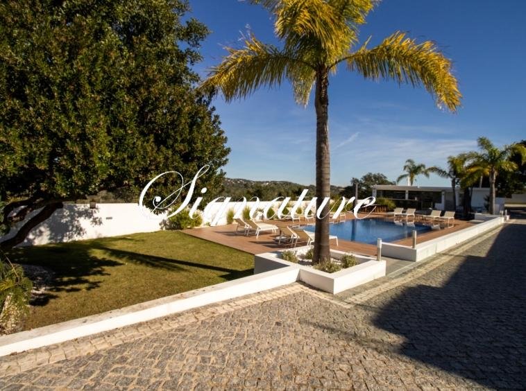 Magnificent 6-bedroom villa in the secluded hills of Santa Barbara de Nexe – Epitome of luxurious outside living 80692368