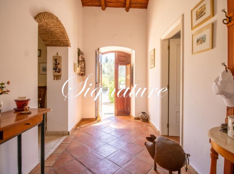 Beautiful 4 bedroom Quinta dating from 1902 nestled in the gentle hills of Santa Barbara de Nexe 4002669737