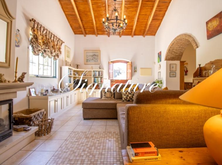 Beautiful 4 bedroom Quinta dating from 1902 nestled in the gentle hills of Santa Barbara de Nexe 4002669737