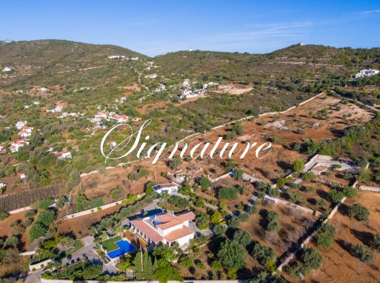 EXCEPTIONAL: one of the last remaining ruins in the Canal area of Santa Barbara de Nexe, sitting on a huge plot of more than 2 hectares, offering breathtaking sea views and proximity to the heart of Santa Barbara de Nexe 3855679426