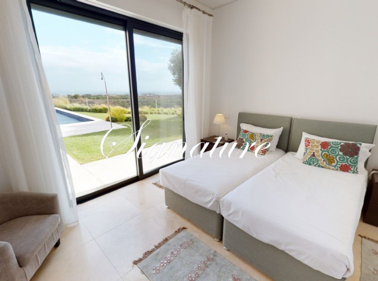 Spacious 4 bedrooms Villa on Exclusive Golf Resort 2027894582