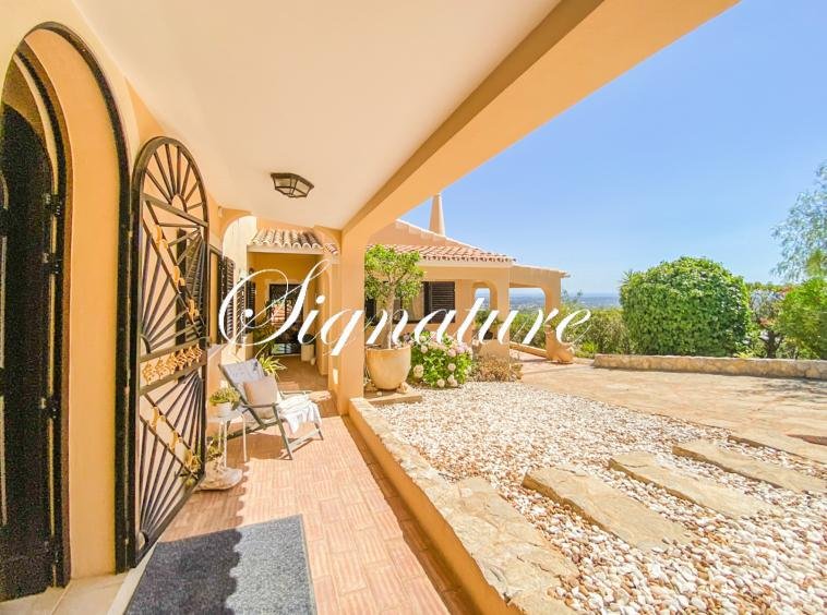 3 bedroom villa in Santa Barbara de Nexe with an amazing sea view; capacity of extension. 3850097172