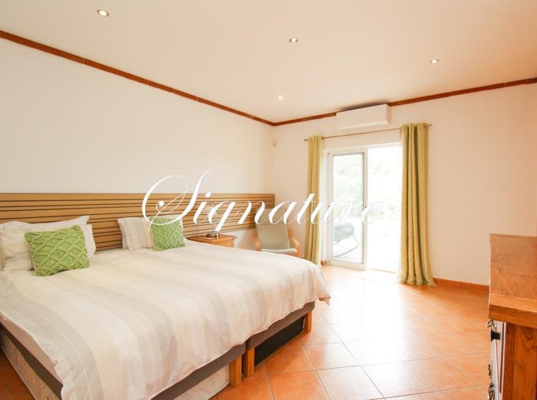 Spacious L shaped property consisting of 2 separate 2 bedroom villas in the prestigious area of Goldra, Santa Barbara de Nexe 2908023964