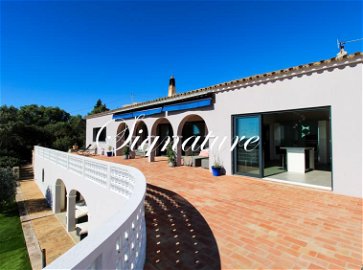 Gorgeous 4-bedroom villa with fantastic Seaview in Santa Barbara de Nexe 3180533684