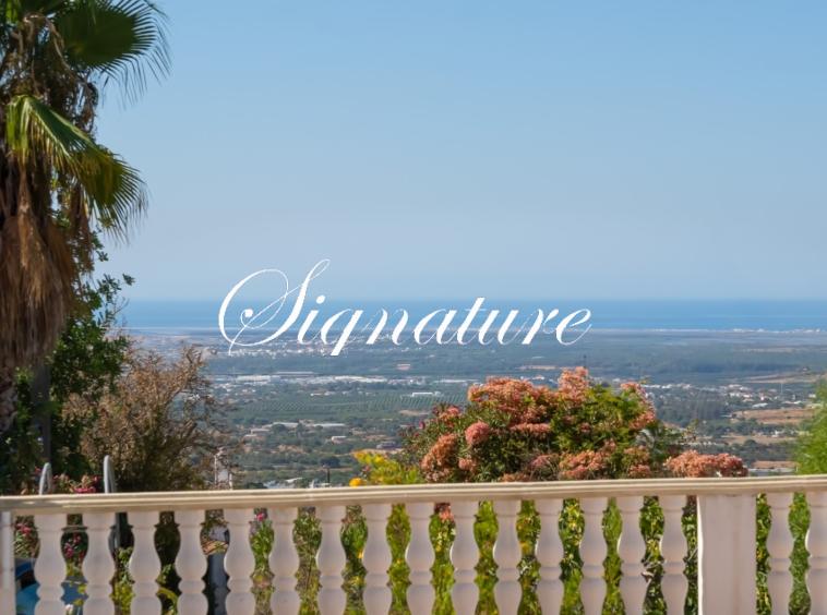 Beautiful 4-bedroom villa with stunning panoramic views of the Algarve coast in Santa Barbara de Nexe 657529975