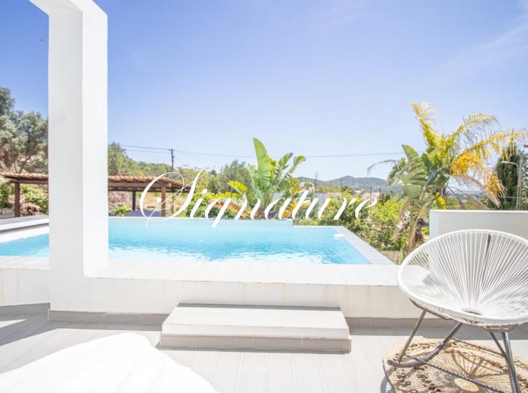 Exceptional 4 bedroom villa with rooftop terrace and elevator near Santa Barbara de Nexe 1707213792