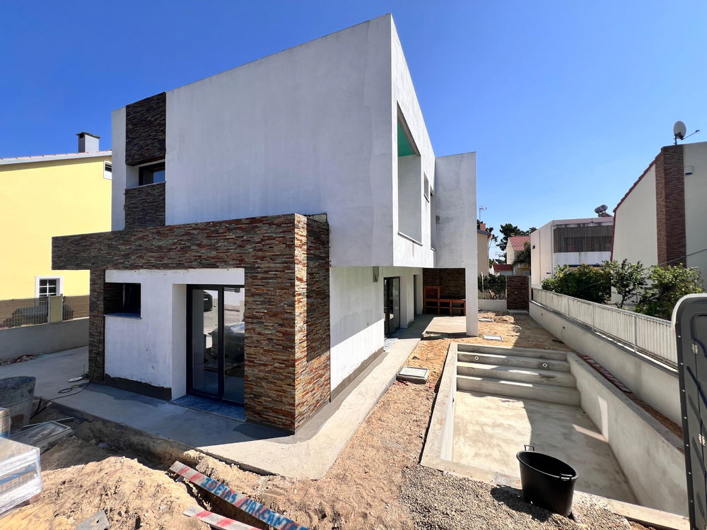 4 BEDROOM VILLA IN AROEIRA 323237103