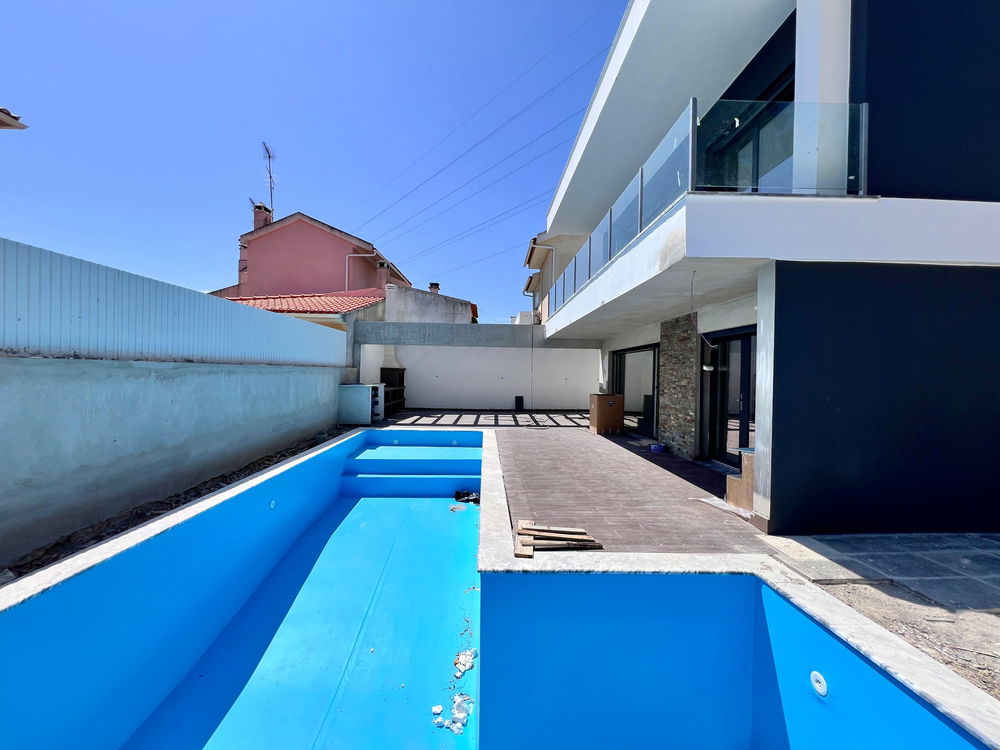 4 BEDROOM VILLA WITH GARDEN, POOL AND GARAGE 2209969640