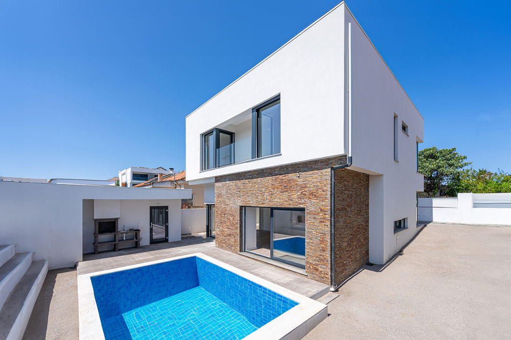 4 BEDROOM VILLA IN CHARNECA DA CAPARICA 889690115