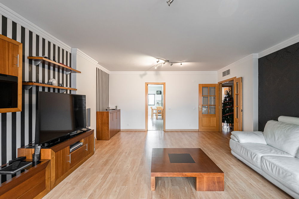 3 BEDROOM FLAT IN BARREIRO WITH GARAGE 1565439797