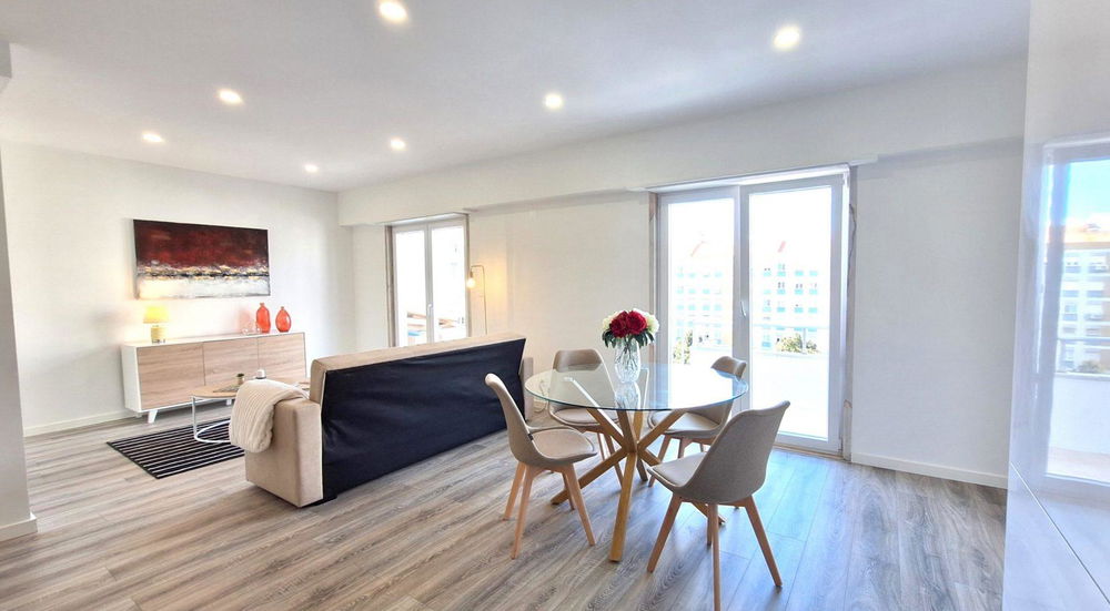 3 BEDROOM FLAT COMPLETELY REFURBISHED, EQUIPPED AND FURNISHED IN CARNIDE – LISBON 2037394059