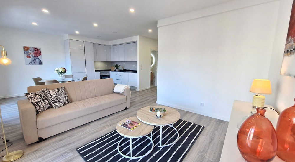 3 BEDROOM FLAT COMPLETELY REFURBISHED, EQUIPPED AND FURNISHED IN CARNIDE – LISBON 2037394059