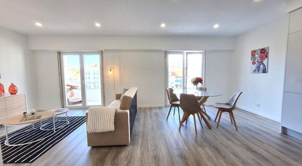 3 BEDROOM FLAT COMPLETELY REFURBISHED, EQUIPPED AND FURNISHED IN CARNIDE – LISBON 2037394059