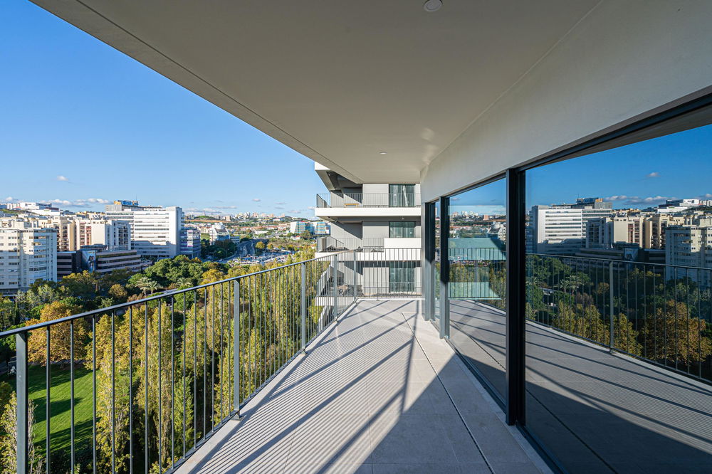 3 BEDROOM FLAT WITH POOL AND GYM IN ALGÉS / MIRAFLORES 751119428