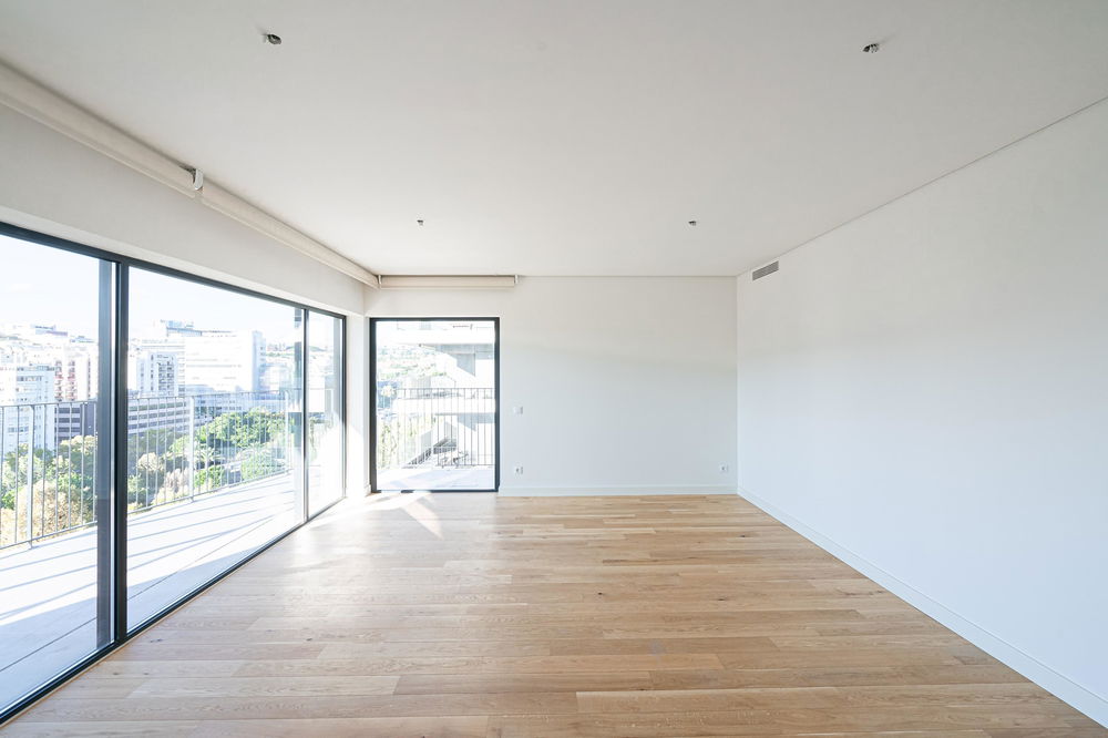 3 BEDROOM FLAT WITH POOL AND GYM IN ALGÉS / MIRAFLORES 751119428