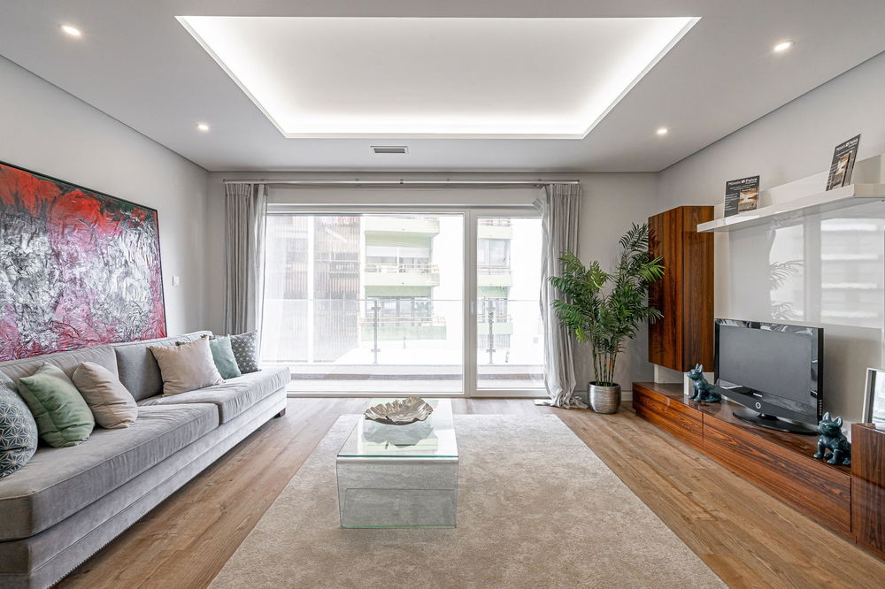 3 BEDROOM FLAT ON THE WALL 2133004742