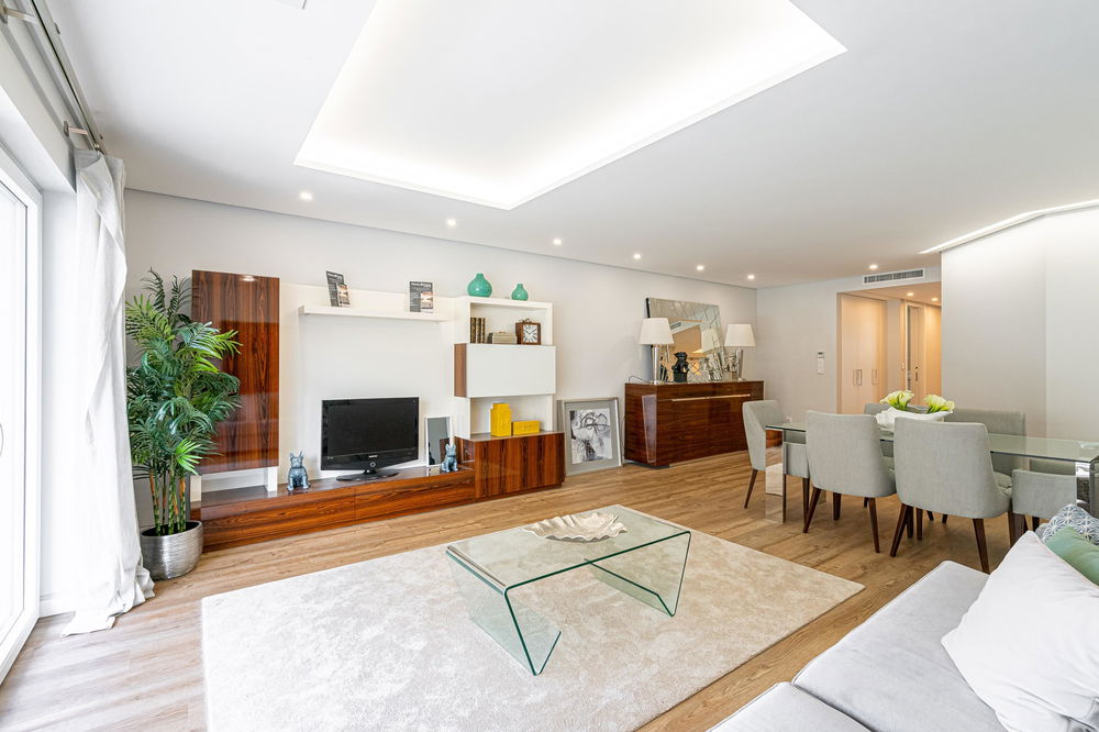 3 BEDROOM FLAT ON THE WALL 2133004742