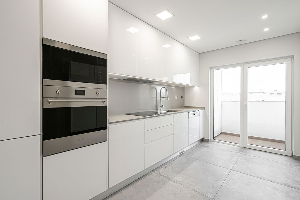 3 BEDROOM FLAT ON THE WALL 2133004742
