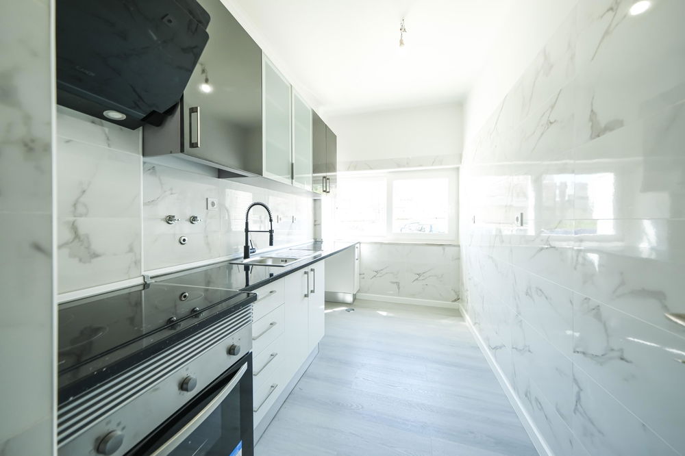 FULLY REFURBISHED 3 BEDROOM FLAT IN LOURES 1000642239