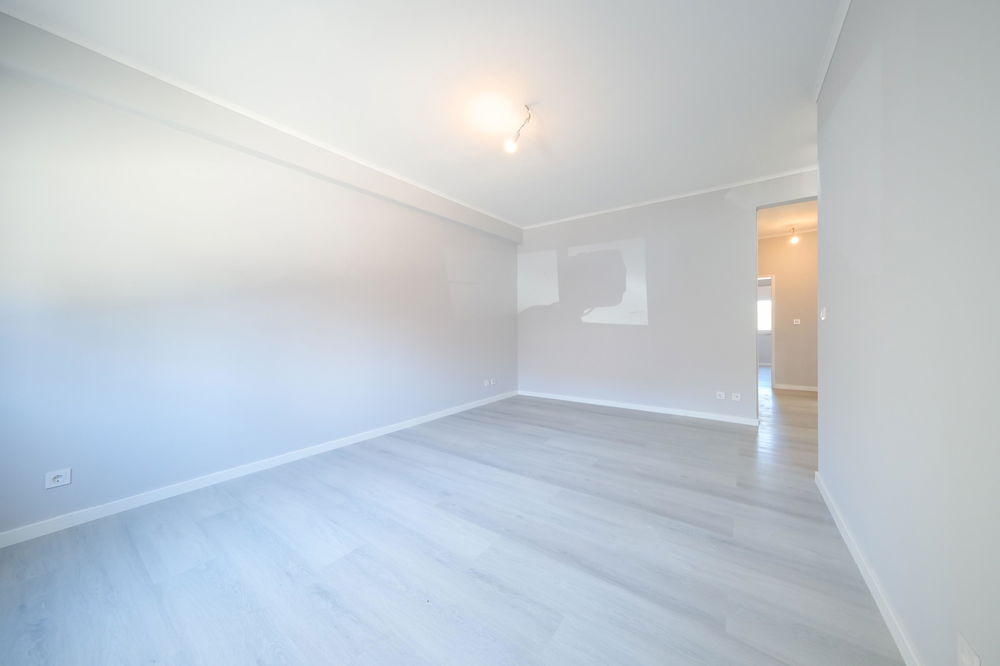 FULLY REFURBISHED 3 BEDROOM FLAT IN LOURES 1000642239