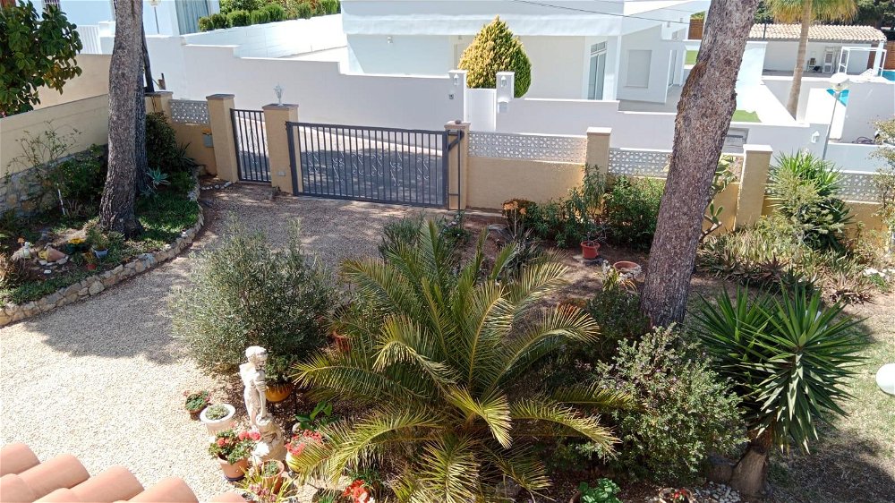 beautiful villa of 200m to move into and 600m of plot with views of the bay of albir 2115122565