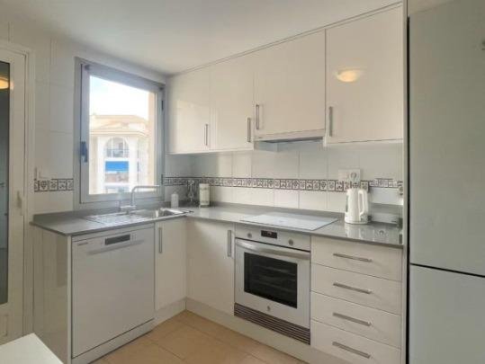 newly renovated 2-bedroom apartment 300m from albir beach 214341842