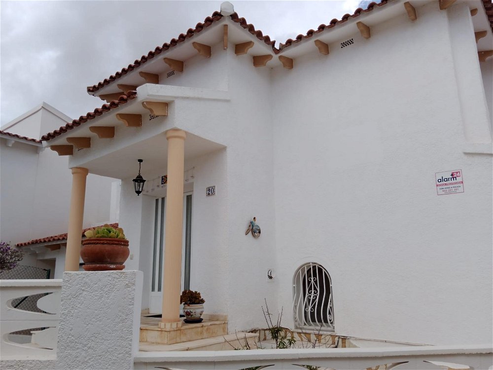 3 bedroom villa with garage and community pool 5 minutes from alfaz del pi 2997874361