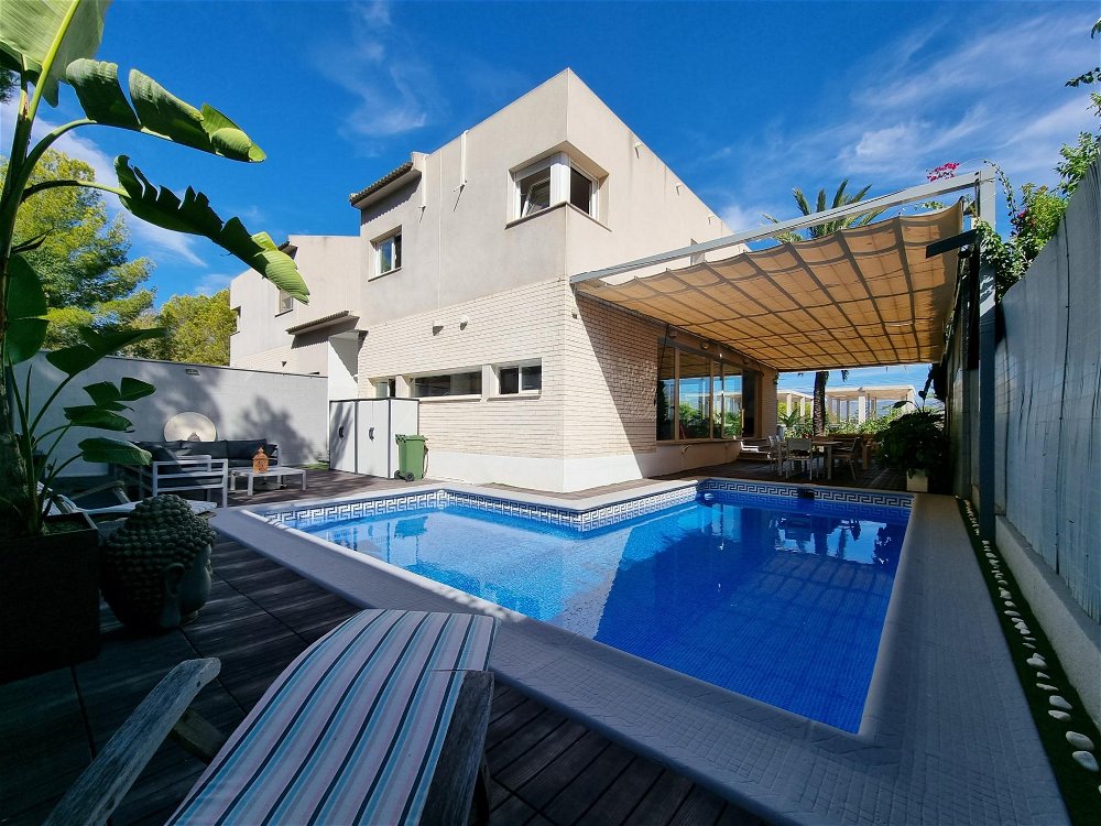 * modern 240m2 villa, three bedrooms, pool and garage in albir* 697707465