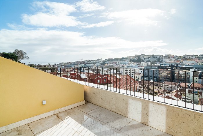 3 bedroom apartment with balcony between the Marquis of Pombal and Baixa 492950133