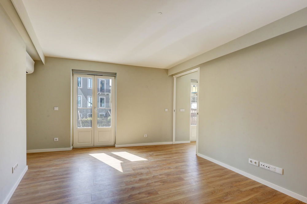 Apartment located next to Av. da Liberdade inserted in a new enterprise 528246137